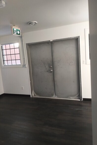 More Photos Of 15826 Stony Plain Rd, Edmonton General Retail For Lease