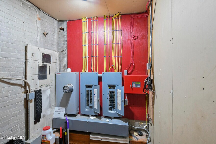 More Photos Of 47 Park St, Adams Restaurant For Sale