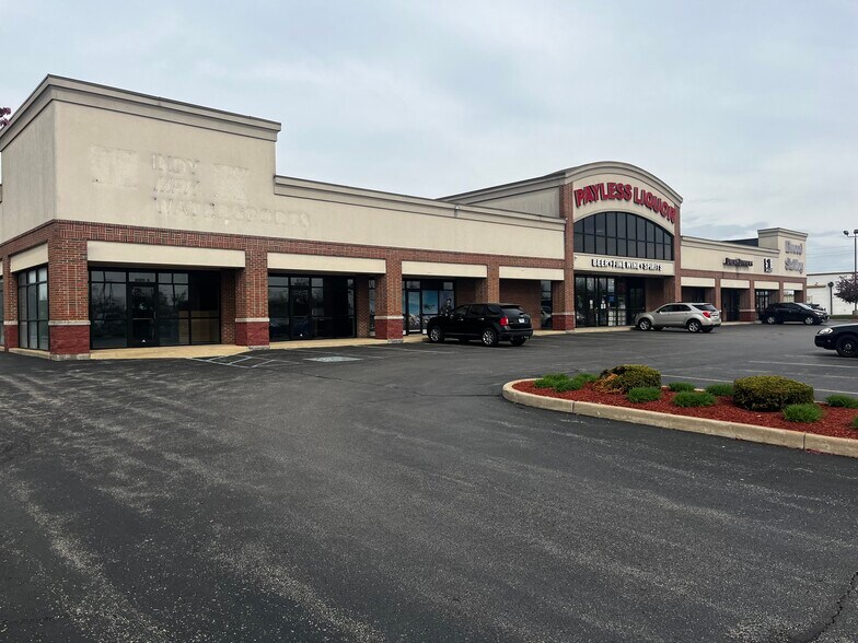 More Photos Of 9520 Uptown Dr, Indianapolis Storefront For Lease