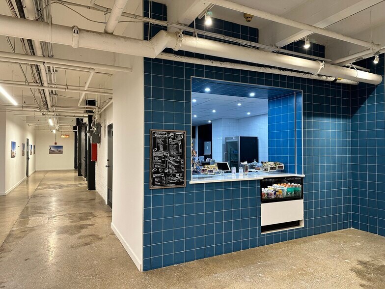 More Photos Of 329 W 18th St, Chicago Light Manufacturing For Lease