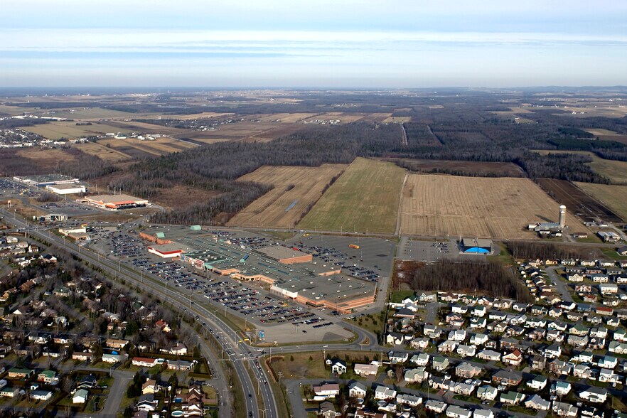 More Photos Of 1111 Boulevard Jutras E, Victoriaville General Retail For Lease