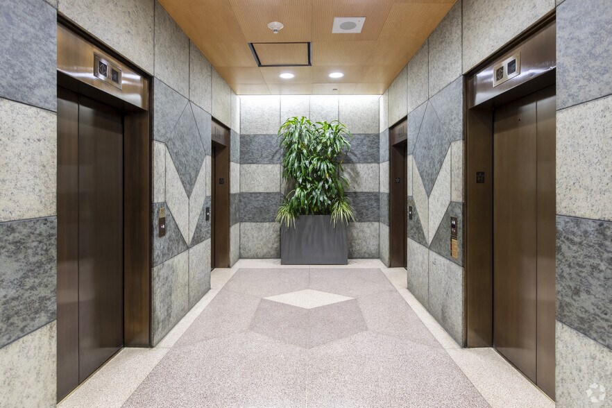 More Photos Of 525 Vine St, Cincinnati Office For Lease