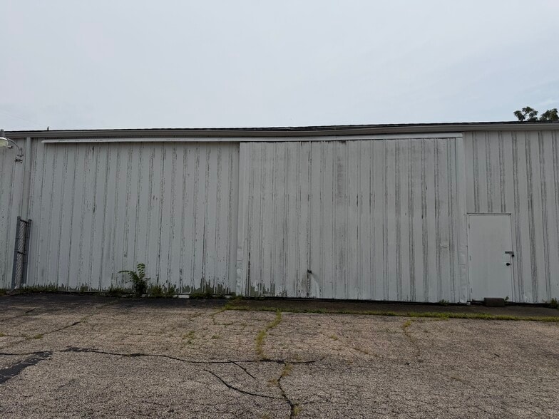 More Photos Of 709 N Lincoln Ave, Springfield Industrial For Sale