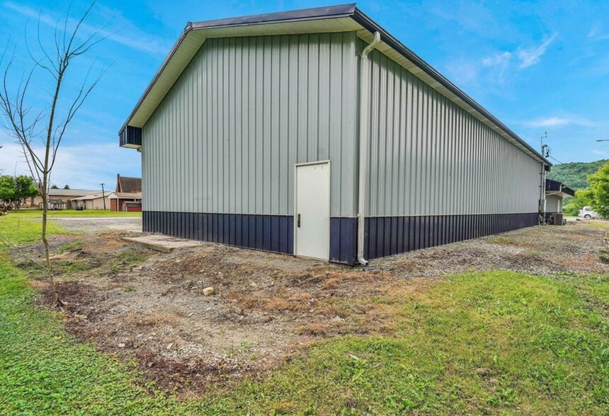 More Photos Of 87 N Main St, Franklinville Service Station For Lease