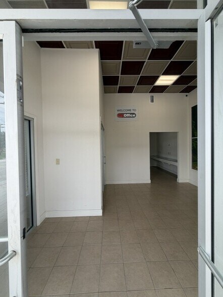 More Photos Of 7228 Bandera Rd, San Antonio Storefront Retail Office For Lease