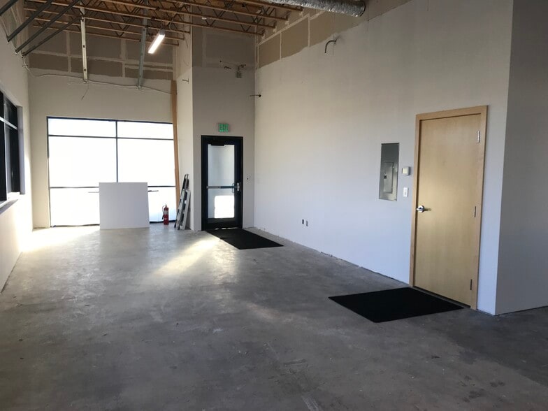 More Photos Of 1250 Highway 15 S, Hutchinson Office For Lease
