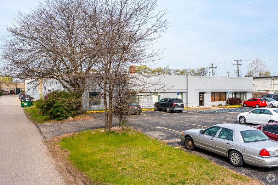 More Photos Of 12801 Newburgh Rd, Livonia Light Manufacturing For Lease