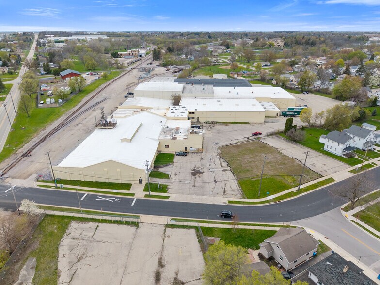 More Photos Of 426 S Montgomery St, Watertown Manufacturing For Lease