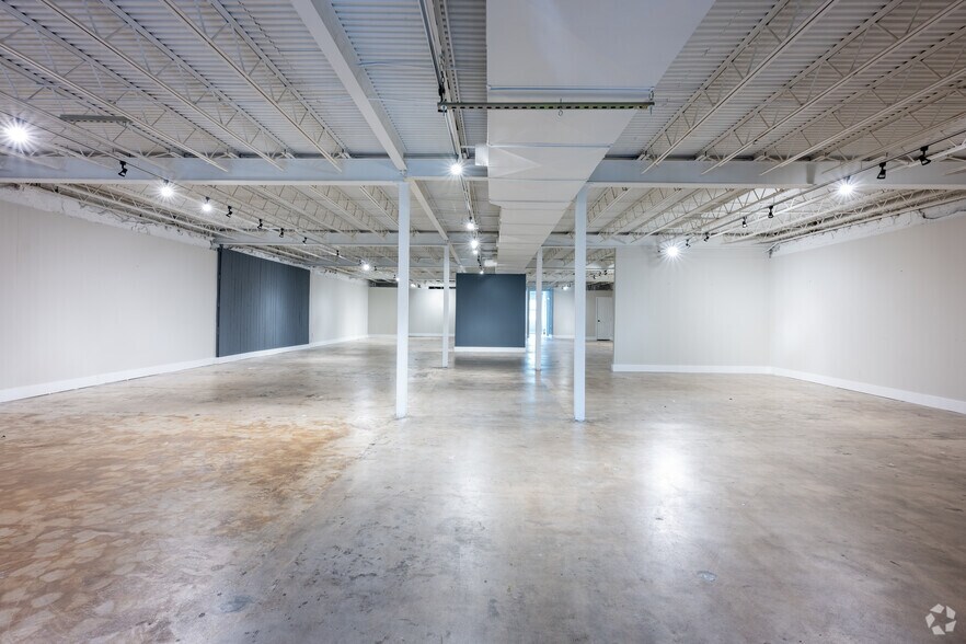 More Photos Of 325 N Main St, High Point Office For Sale