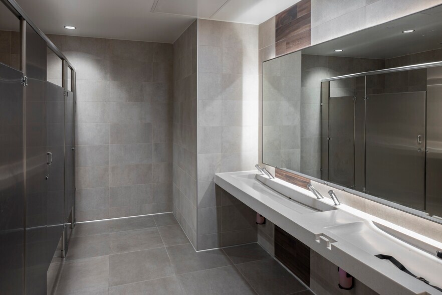 More Photos Of 1301 W 38th St, Austin Medical For Lease