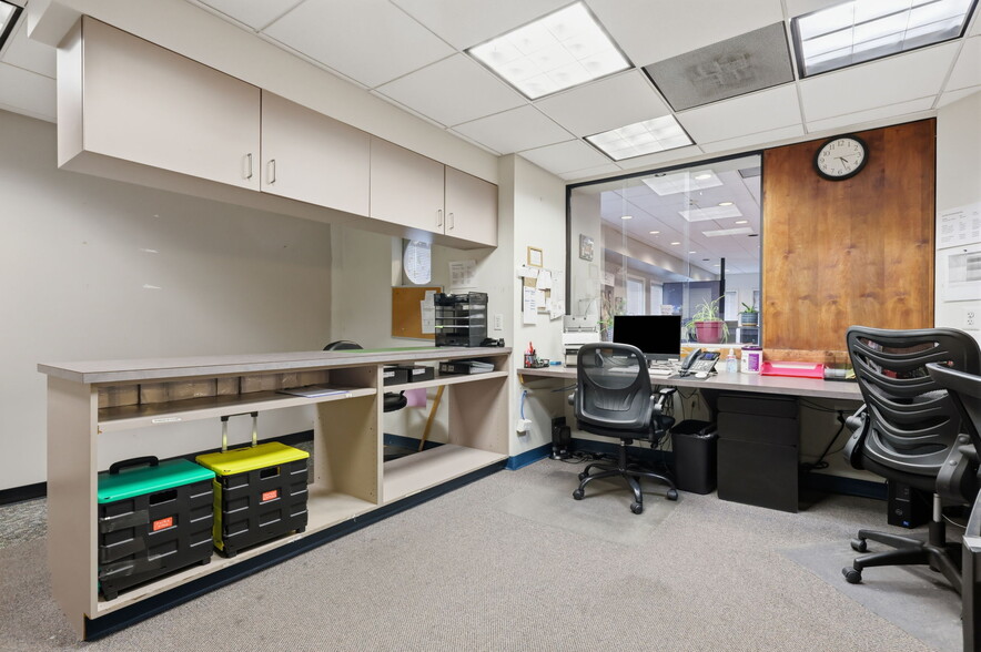 More Photos Of 1568 Woodbourne Rd, Levittown Office For Lease