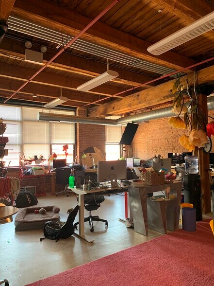 More Photos Of 700 N Sacramento Blvd, Chicago Loft Creative Space For Lease