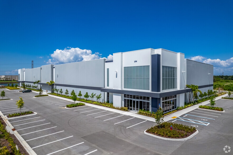 Primary Photo Of 2799 Gateway Centre Pky, Saint Petersburg Distribution For Lease