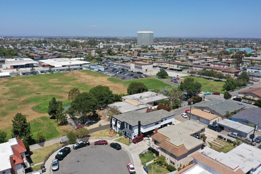 More Photos Of 17372 Dairyview Cir, Huntington Beach Apartments For Sale