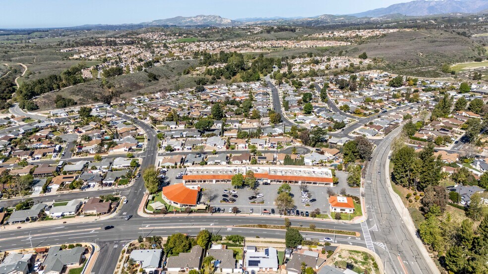 More Photos Of 14711 Princeton Ave, Moorpark Freestanding For Sale