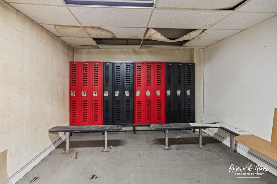 More Photos Of 124 E River St, Momence Warehouse For Sale