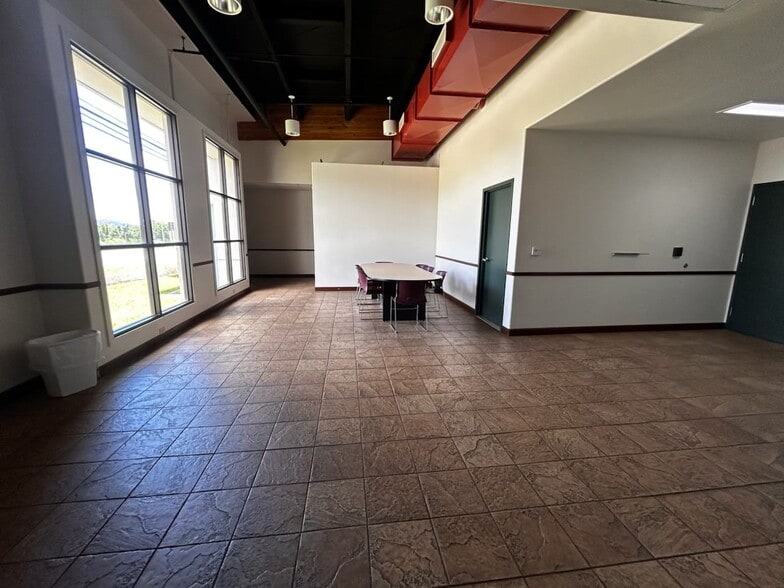 More Photos Of 4485 Pahee St, Lihue Flex For Lease