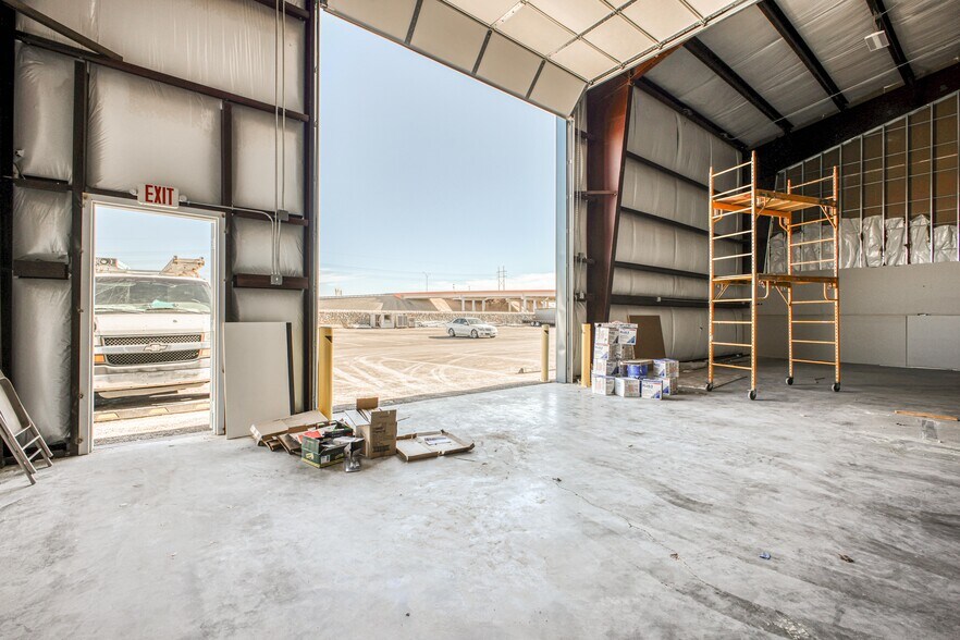More Photos Of 10100 Railroad Dr., El Paso Warehouse For Lease