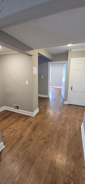 More Photos Of 4502 Fegenbush Ln, Louisville Specialty For Sale