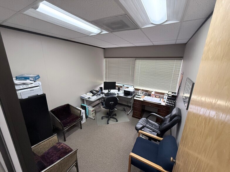 More Photos Of 9780 SW Shady Ln, Tigard Office For Lease
