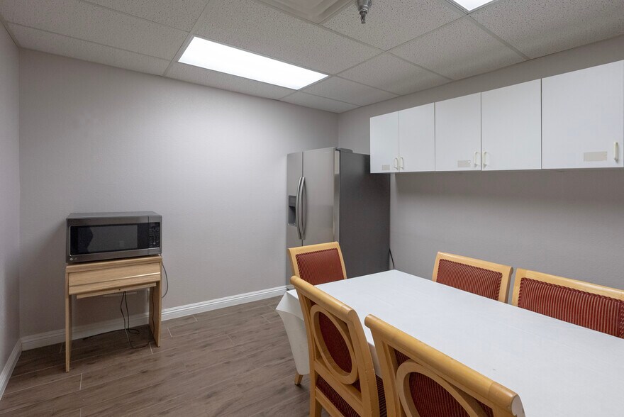 More Photos Of 5430 W Sahara Ave, Las Vegas Office For Lease