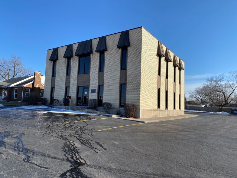 More Photos Of 2111 W Lincoln Hwy, Merrillville Loft Creative Space For Lease