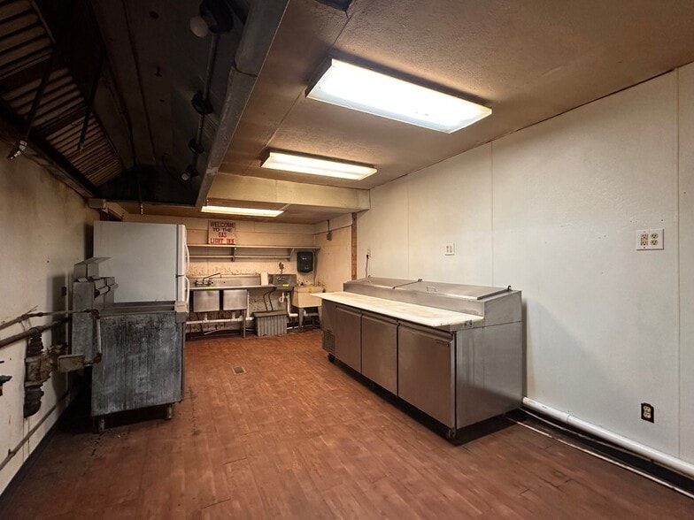More Photos Of 2280 S Meridian St, Indianapolis General Retail For Sale
