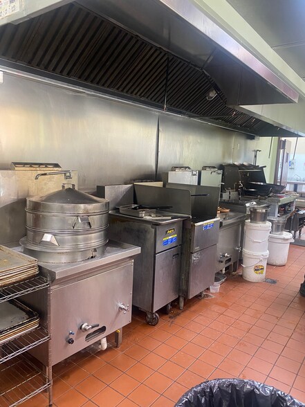 More Photos Of 10 Meadowlands Pky, Secaucus Unknown For Lease