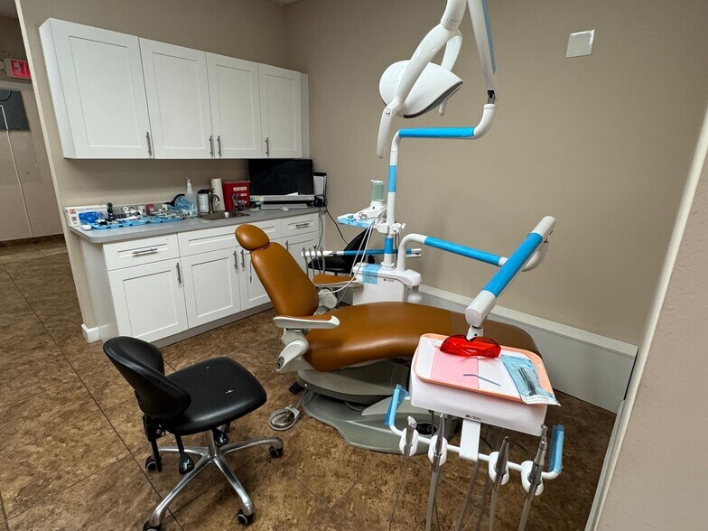 Primary Photo Of 1696 S Military Trl, West Palm Beach Medical For Lease