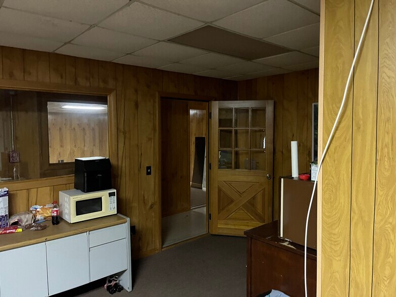 More Photos Of 5013 Park St, Jacksonville Auto Repair For Sale