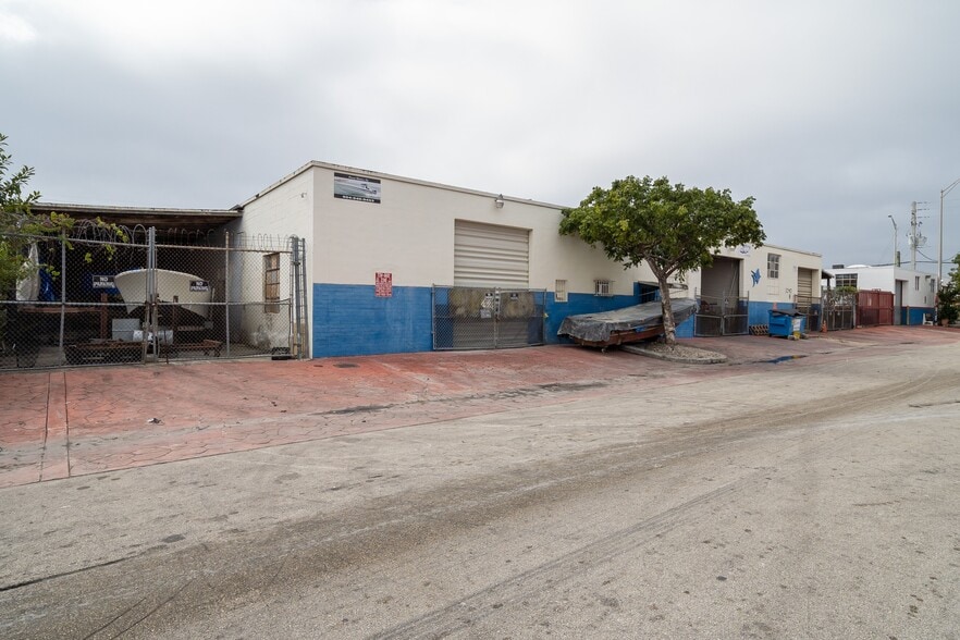 More Photos Of 1040 E 26th St, Hialeah Warehouse For Sale