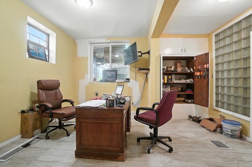 More Photos Of 603 S Broadway St, Dayton Warehouse For Sale