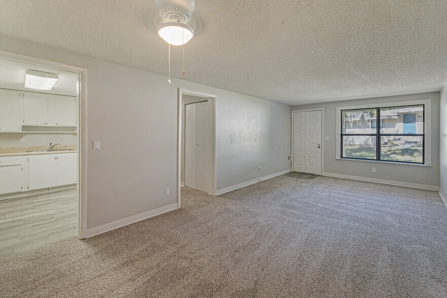 More Photos Of 965 Candlelight Blvd, Brooksville Apartments For Sale