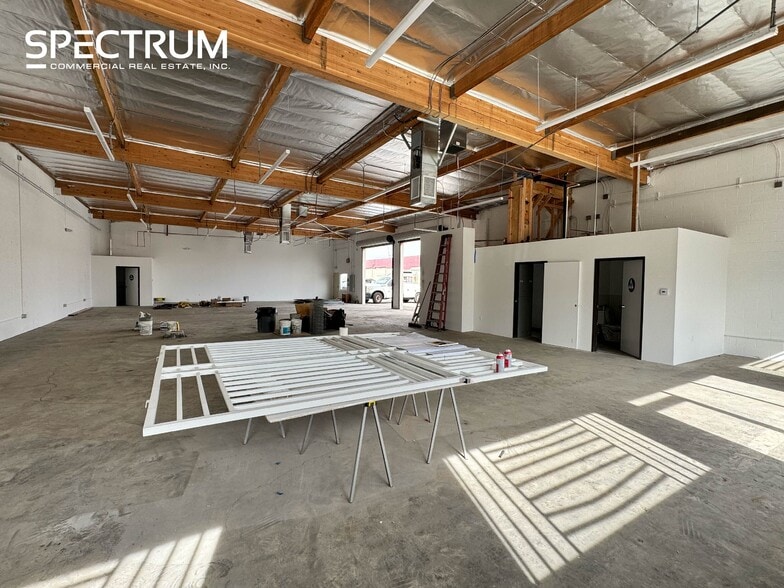 More Photos Of 15225 Stagg St, Van Nuys Warehouse For Lease