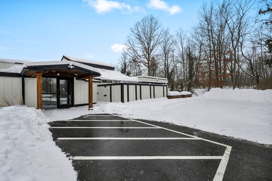 More Photos Of 1929 E Royalton Rd, Broadview Heights Office For Lease