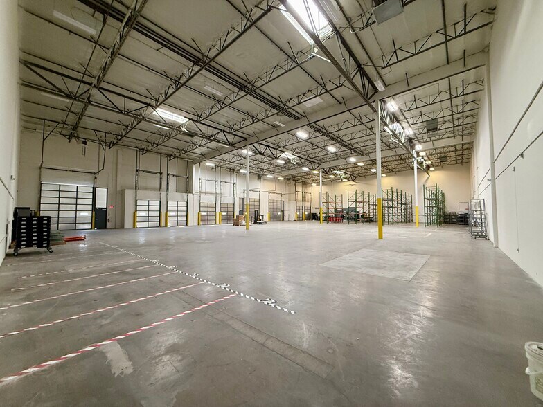 More Photos Of 6180 North Hollywood Blvd, Las Vegas Warehouse For Lease
