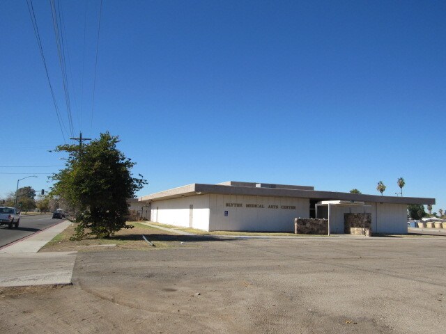 More Photos Of 500 N Broadway Ave, Blythe Medical For Sale