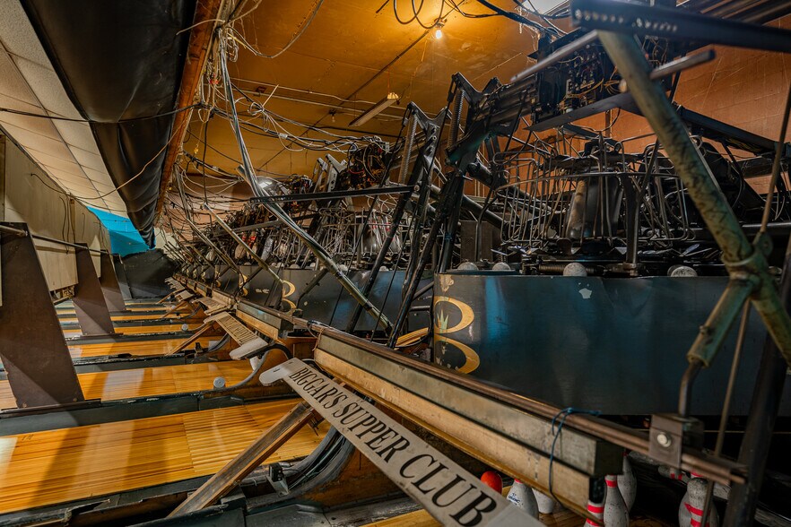 More Photos Of 675 Grant St, Winneconne Bowling Alley For Sale