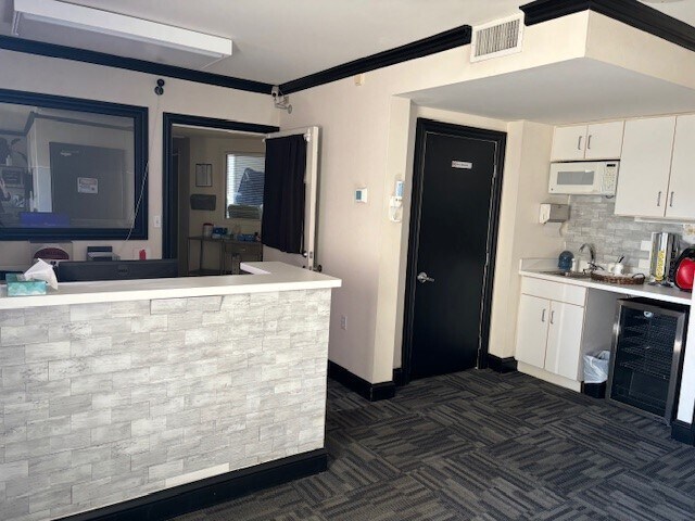 More Photos Of 2204 Crestmoor Rd, Nashville Medical For Lease