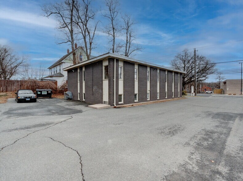 More Photos Of 21 Middle Tpke E, Manchester Medical For Sale