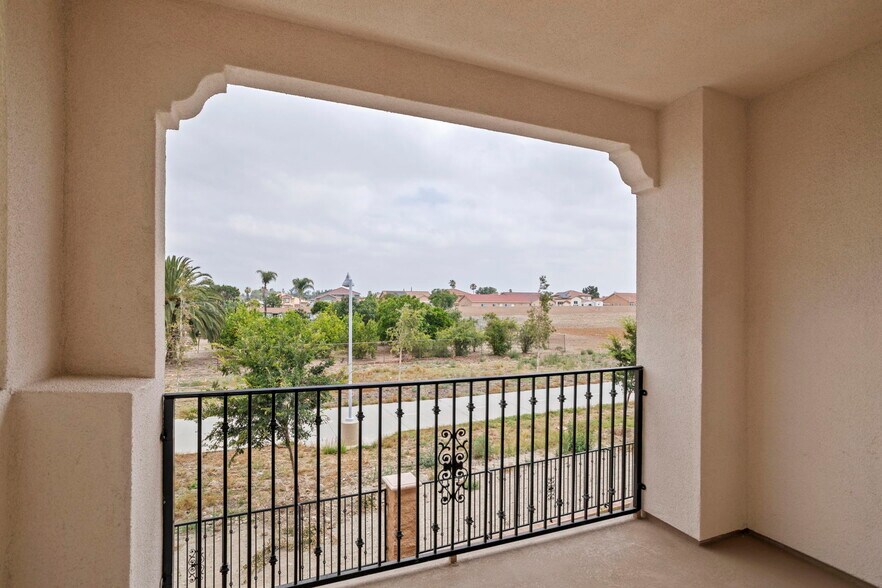 More Photos Of 8423 Tamarind Ave, Fontana Apartments For Sale