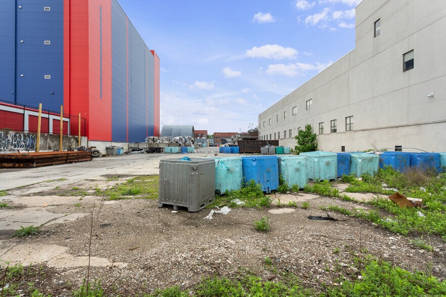 More Photos Of 141 6th St, Brooklyn Warehouse For Lease