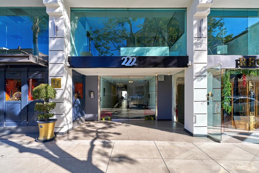 More Photos Of 220-228 N Canon Dr, Beverly Hills Loft Creative Space For Lease