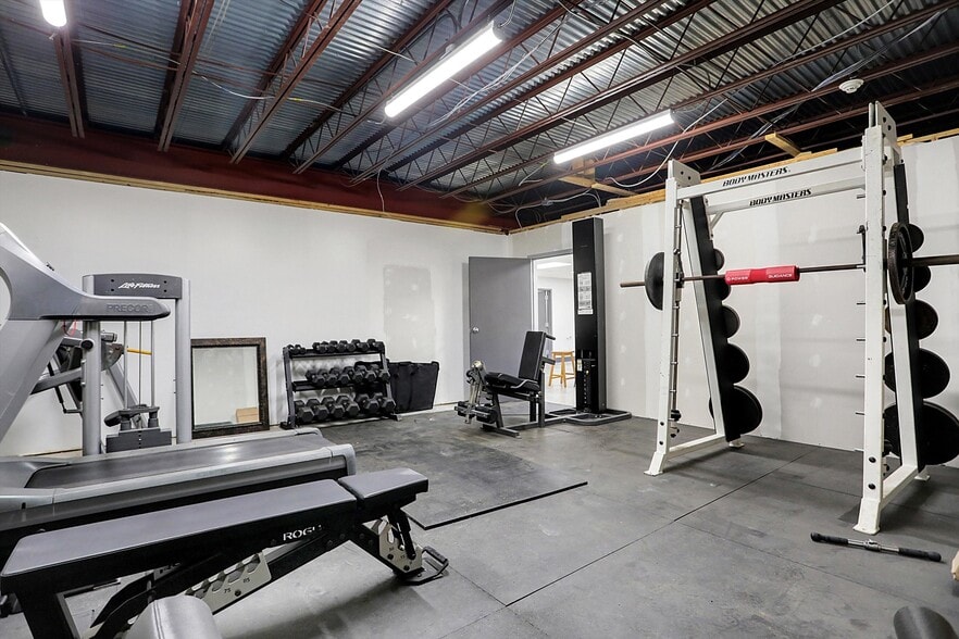 More Photos Of 615 Russell Ave, Indianapolis Medical For Sale