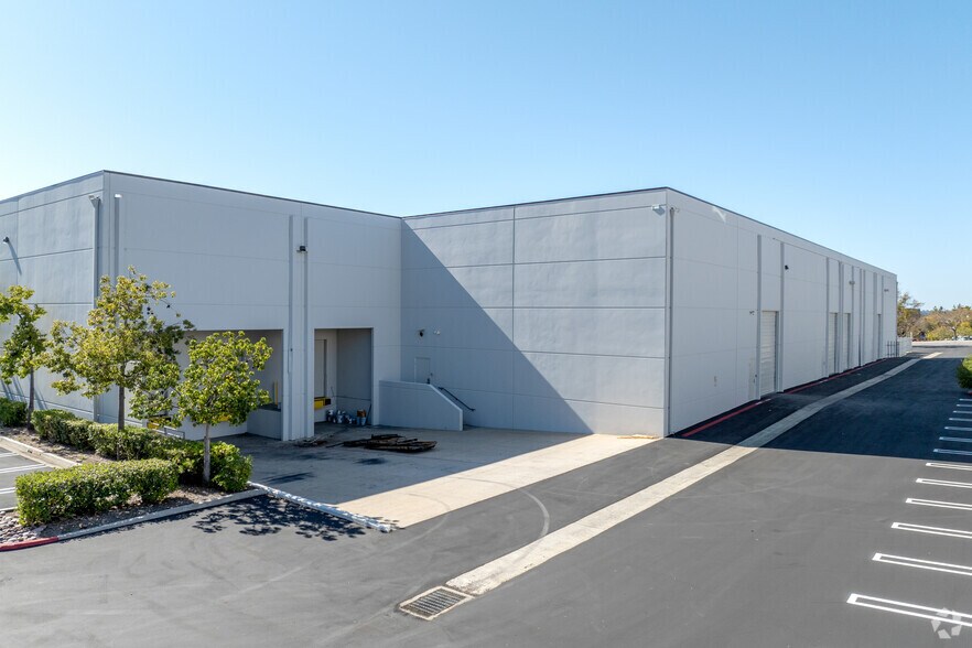More Photos Of 12251 Iavelli Way, Poway Manufacturing For Sale