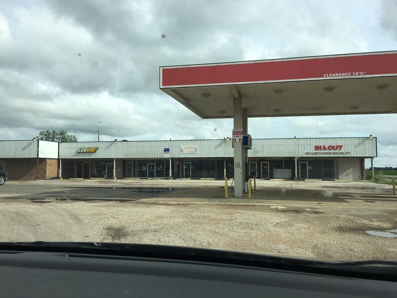 More Photos Of 1100 Main St, East Bernard Storefront For Lease