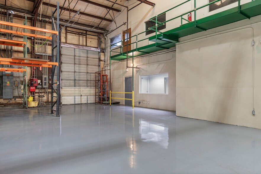 More Photos Of 2900 W. Business HWY 83, Mc Allen Warehouse For Lease