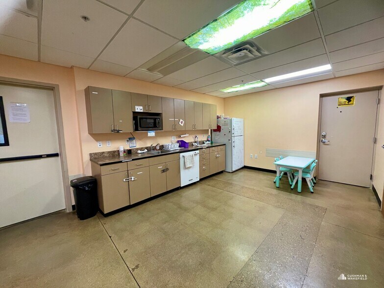 More Photos Of 4650 Royal Vista Cir, Windsor Office For Lease