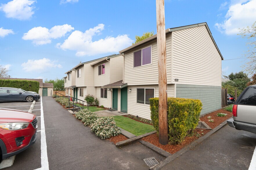 More Photos Of 430 Metzler St, Molalla Apartments For Sale