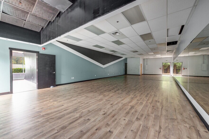 More Photos Of 9623 32nd St SE, Lake Stevens Storefront For Lease